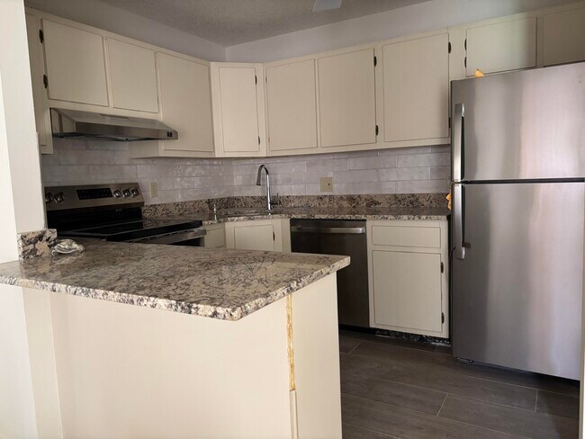 Foto del edificio - 331 Knotty Pine Cir