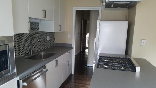 Photo - 2320 Le Conte Ave Apartments