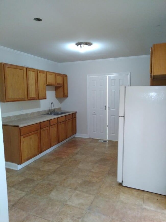 Kitchen - 755 State Rd S-38-890