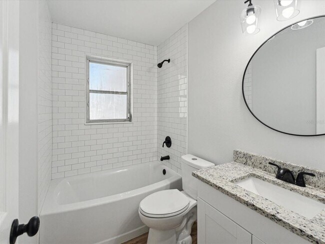 Foto del edificio - 5425 Waters Edge Dr