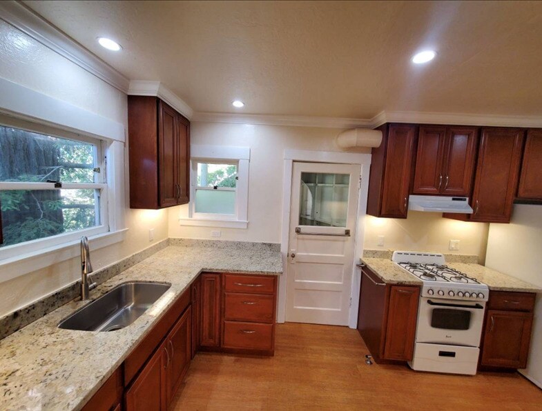 Building Photo - 402 Mendocino