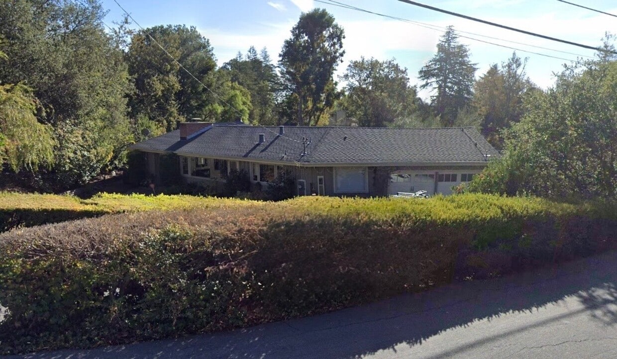 Primary Photo - Los Altos Living - Comfort, Style, and Con...