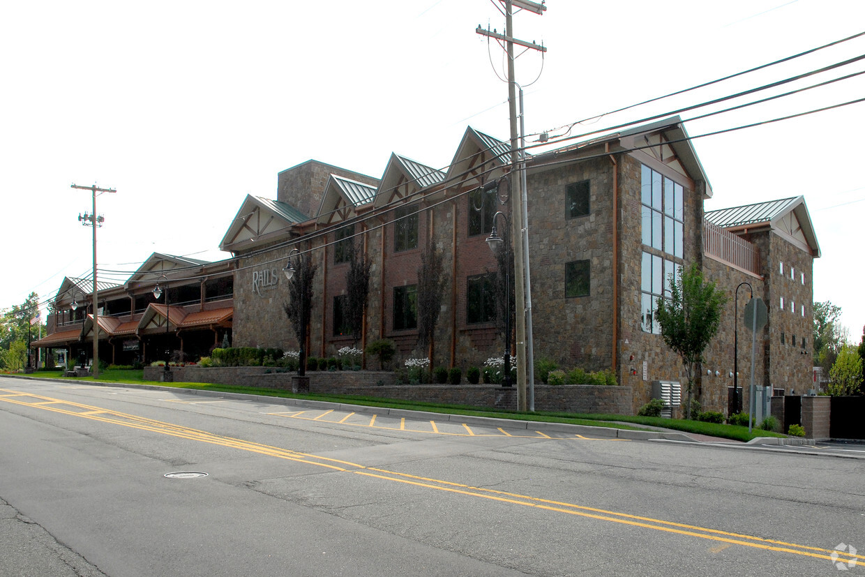 Primary Photo - Towaco Crossing