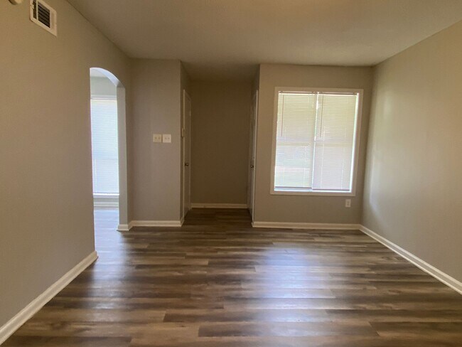 Foto del edificio - A Joyful 3-Bed Duplex Home!