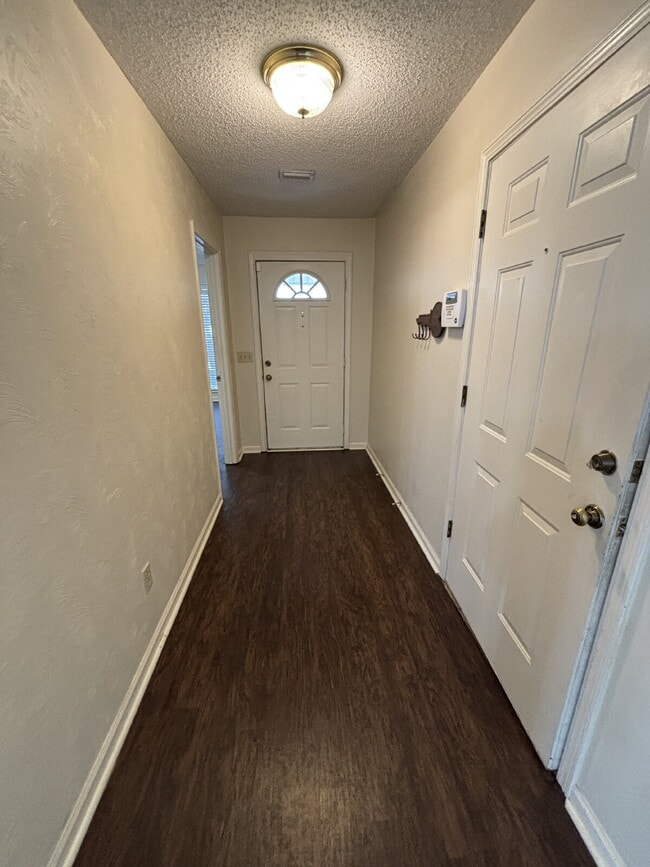 Building Photo - 113 Woodleigh Rd
