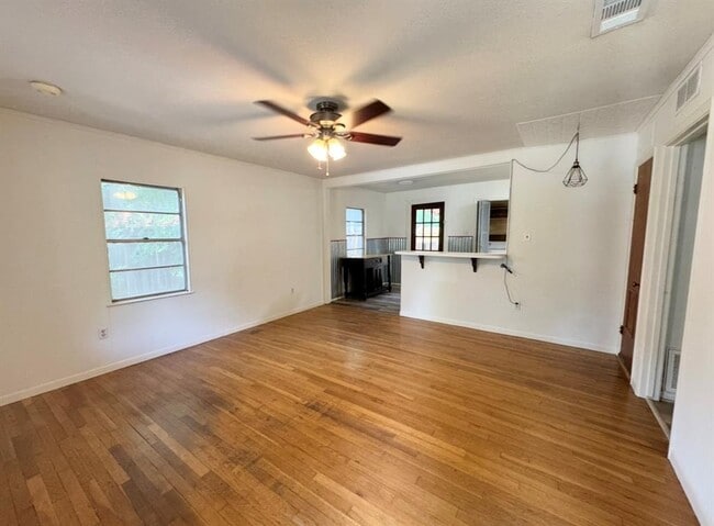 Building Photo - 406 Swanee Dr