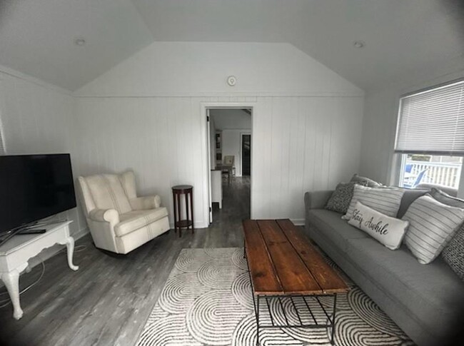 Foto del edificio - 245 Springville Rd