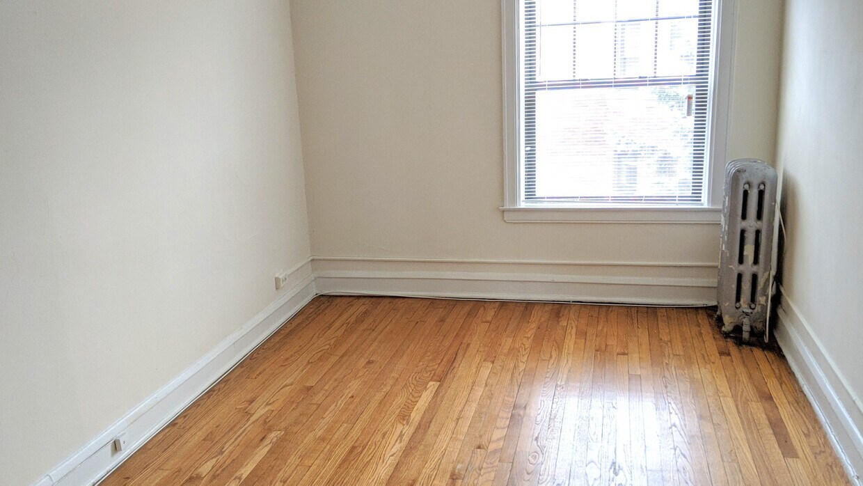 Primary Photo - 2221 Ridge Ave