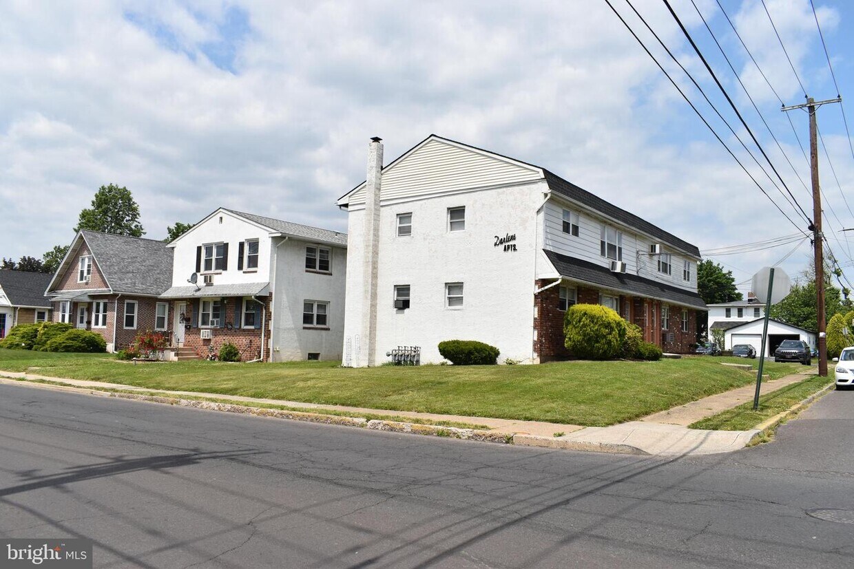 Primary Photo - 702 Kenilworth Ave