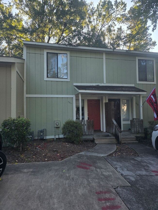 Building Photo - 454 Forest Hills Dr