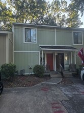 Building Photo - 454 Forest Hl