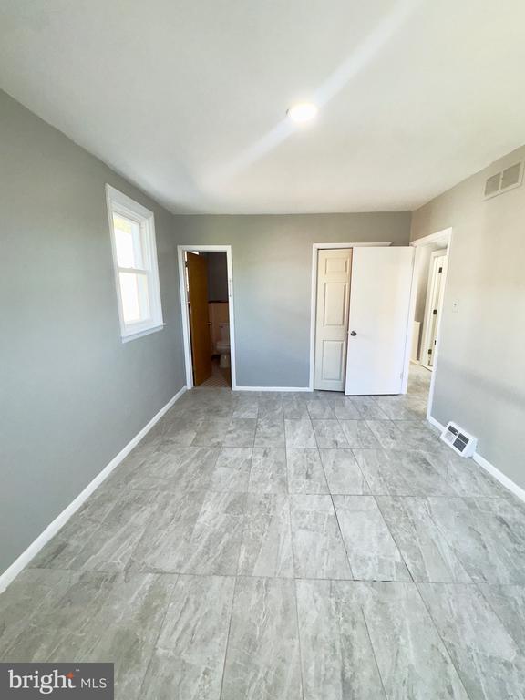 Foto del edificio - 7806 Summerdale Ave