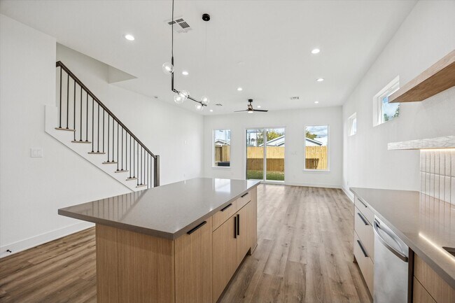 Foto del edificio - 3719 Lydia St