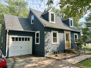 Building Photo - 8 18th Ave SW