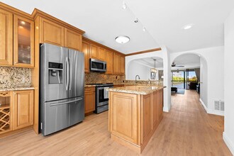 Building Photo - 1100 SE 5th Ct