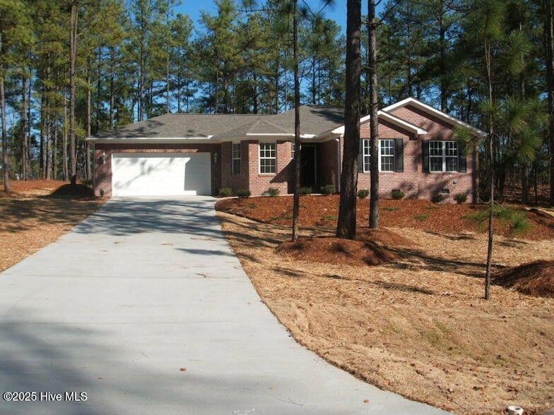 Foto principal - 114 Willow Creek Ln