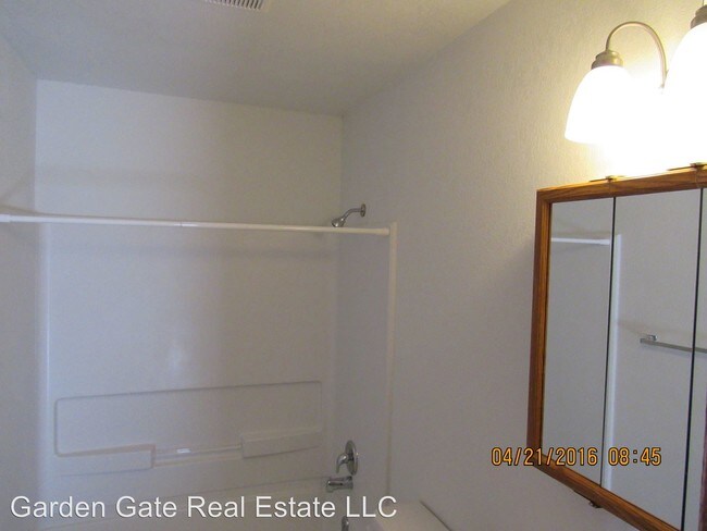 Building Photo - 2 br, 1 bath House - 6320 Buckboard #4