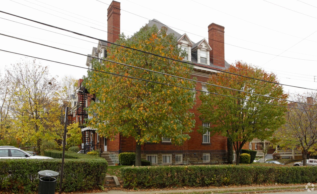 Building Photo - 240 S Fairmount St