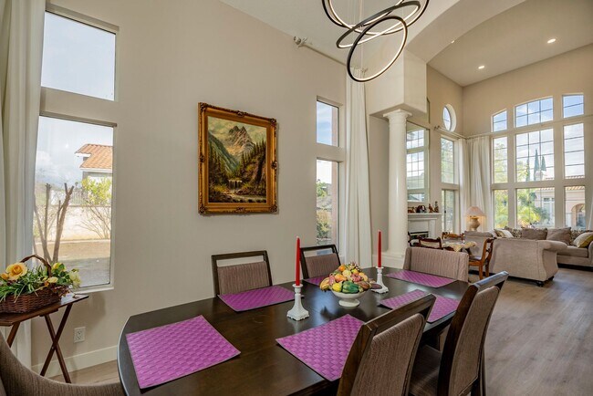 Foto del edificio - Fully Furnished! Prestige Luxury Single 5bed 3bath House