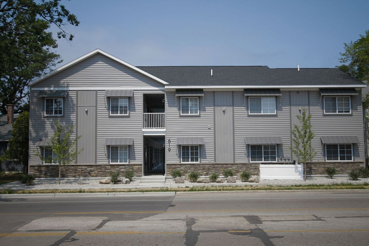 Building Photo - 619 E 8th St