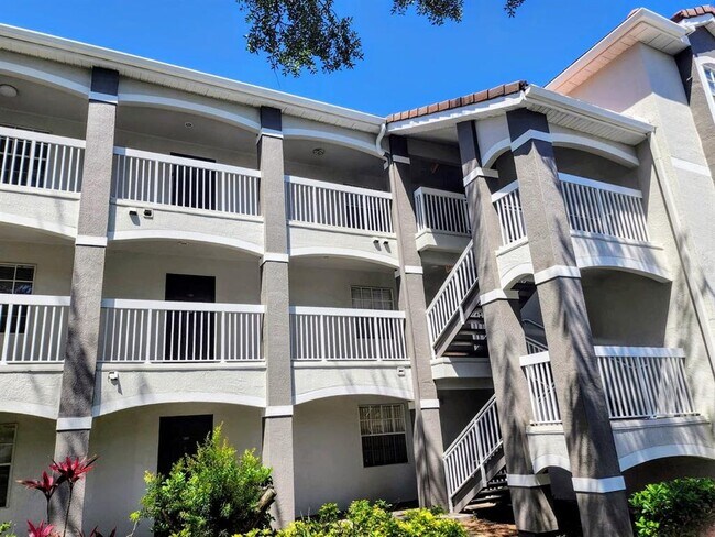 Foto del edificio - 13917 Fairway Island Dr