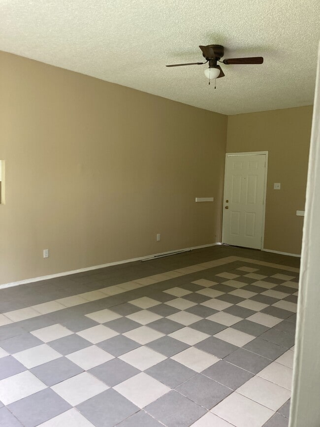 Building Photo - 12710 Redfern Dr