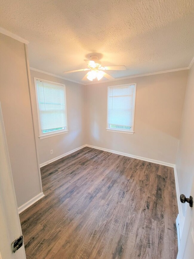 Building Photo - Greensboro Bungalow