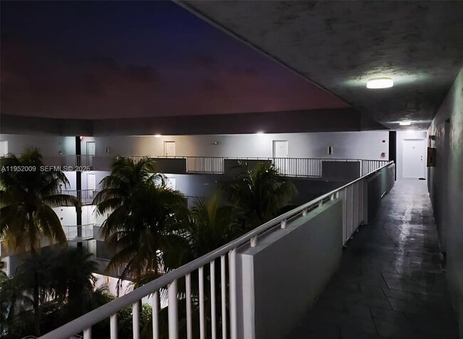 Foto del edificio - 8261 NW 8th St