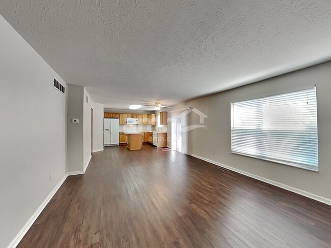 Building Photo - 637 Ellen Dr