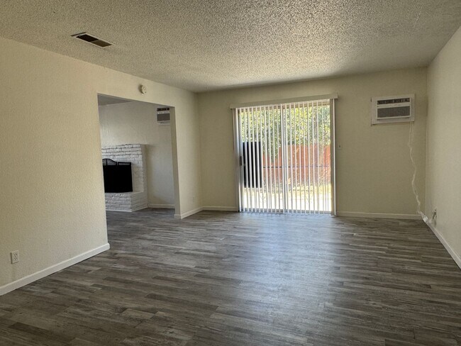 Building Photo - 309 Cordova Ln