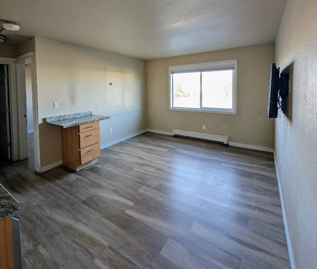 Building Photo - 618 Gambell St
