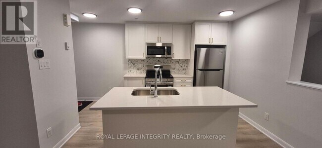 Building Photo - 401 Glenroy Gilbert Dr