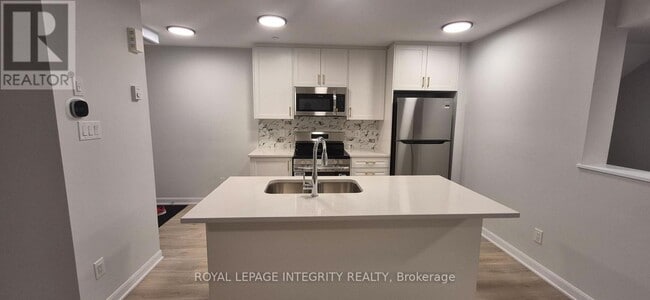 Photo du bâtiment - 401 Glenroy Gilbert Dr