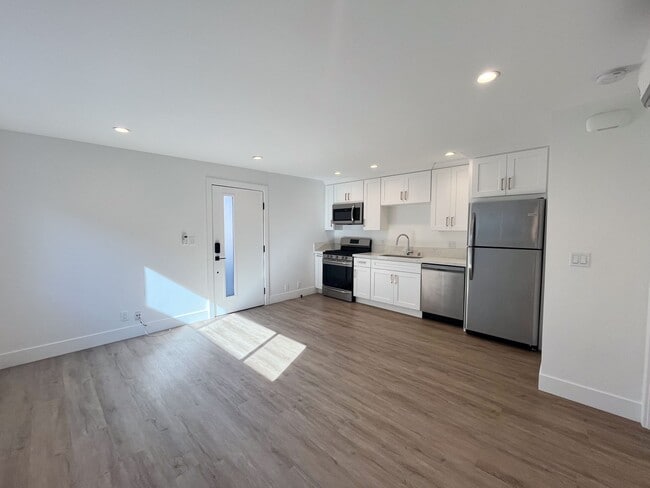 Building Photo - 350 Hermosa