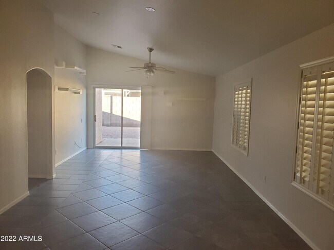 Building Photo - 4150 E Tanglewood Dr
