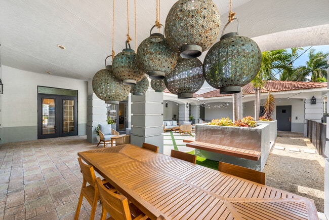 Building Photo - IMT GULFSTREAM AKA THE SEABOURN