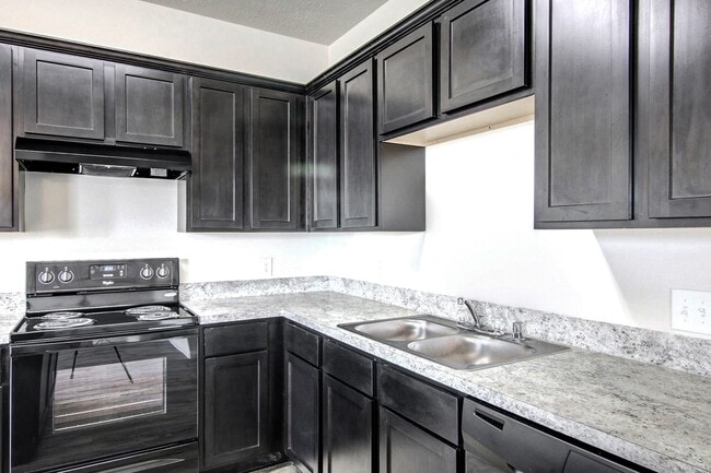 Building Photo - 2811 Silver Charm