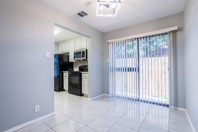 Dining/Kitchen - 5275 Meadow Rise St