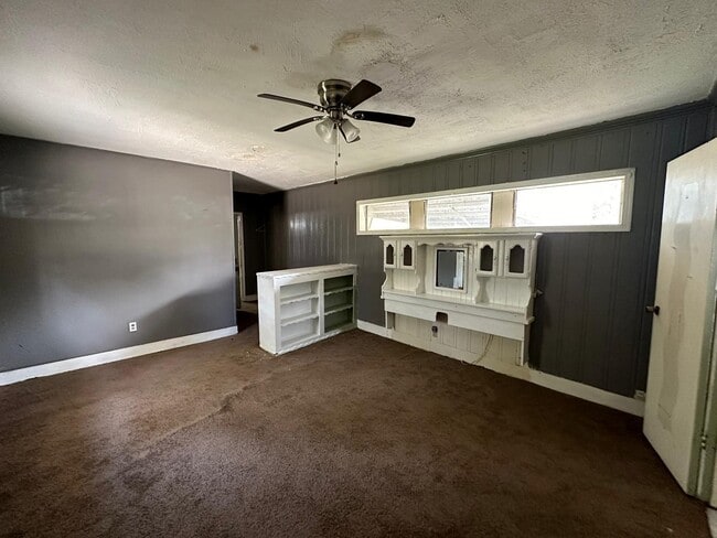 Building Photo - 6818 Stearns St