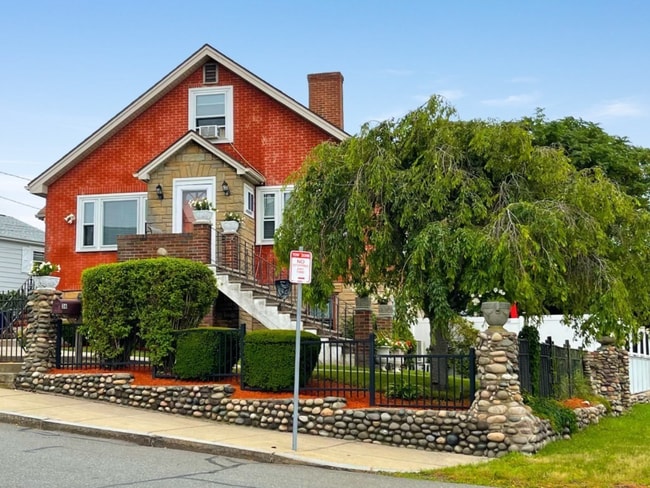 Building Photo - 36 Annavoy St