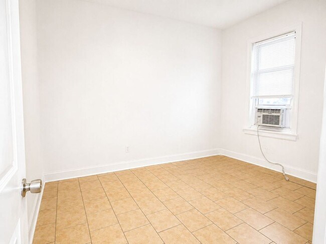 Foto del edificio - 1613 N Allison St