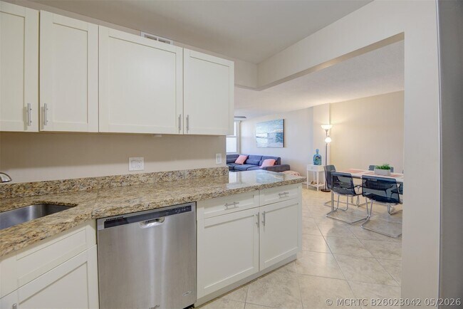 Building Photo - 305 N Pompano Beach Blvd