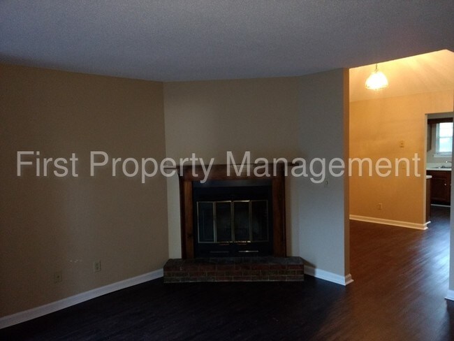 Building Photo - 5334 Matthews Dr