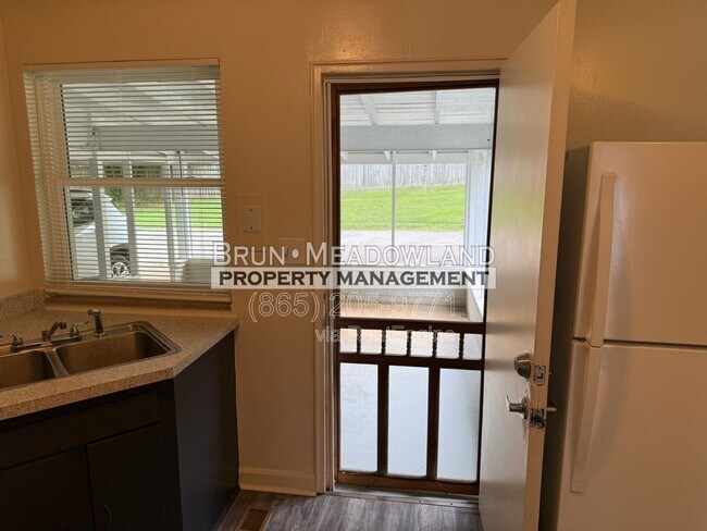Foto del edificio - 3813 Woodlake Dr