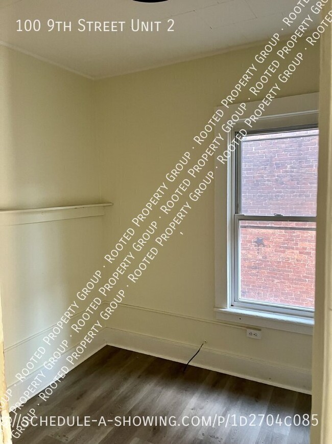 Building Photo - Renovated 3 Bedroom Close to RPI