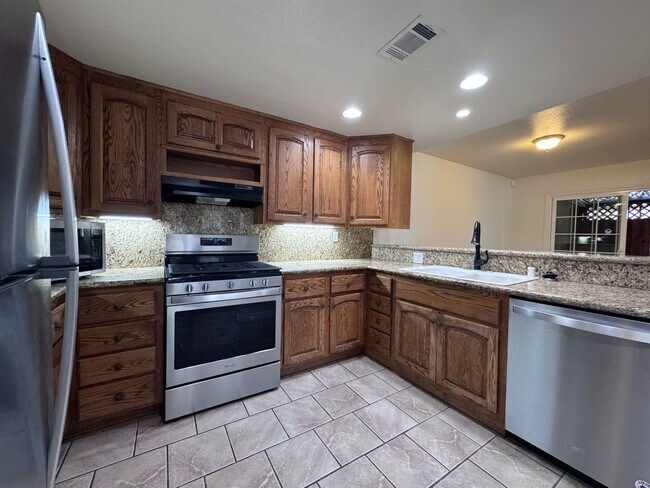Foto del edificio - 55+ Single Story Condo in Hemet - HALF OFF...
