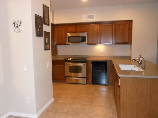Building Photo - 2128 W Tallgrass Trail