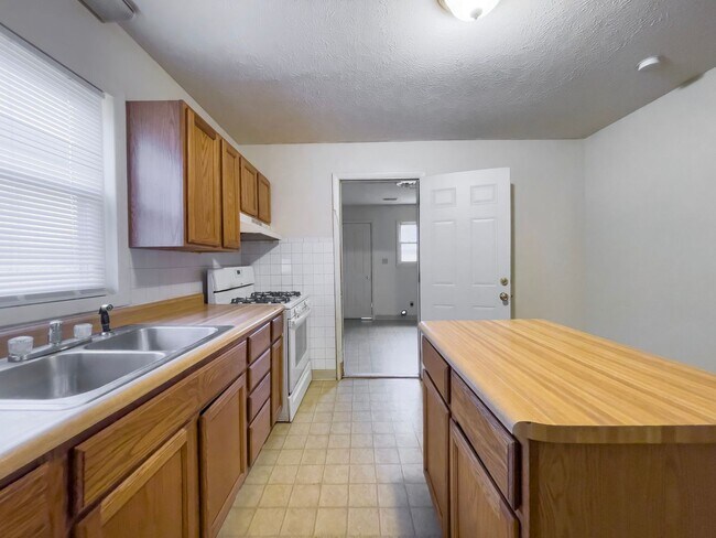 Foto del edificio - 525 W 8th St