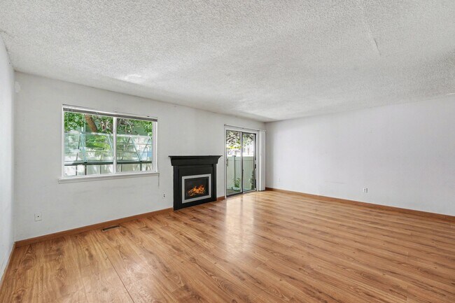 Building Photo - 1511 Seneca Cir