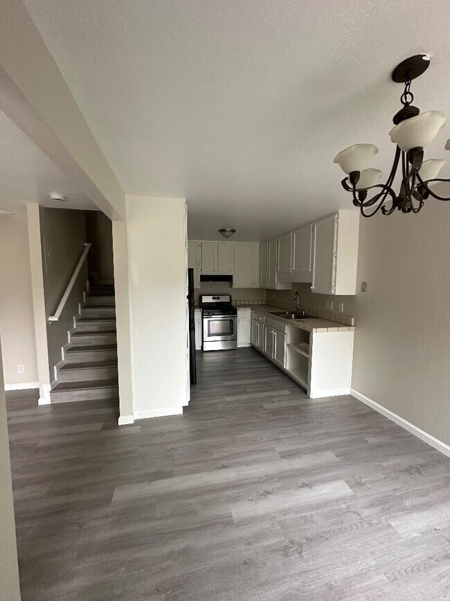 Foto del edificio - 256 Green Meadow Dr